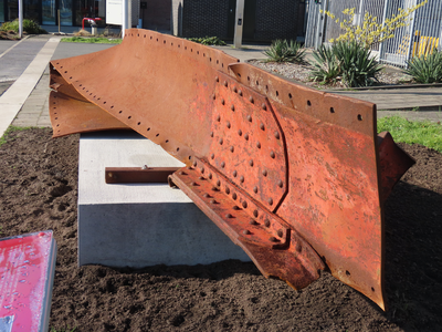 912472 Afbeelding van het op 26 februari 2025 onthulde 'Herinneringsmonument Februaristaking Utrecht/Zuilen', voor het ...